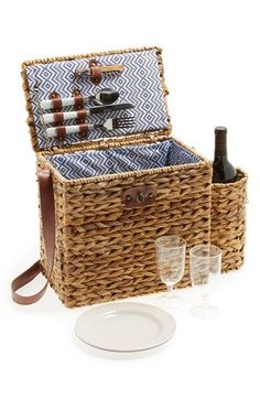 wicker-beach-picnic-basket
